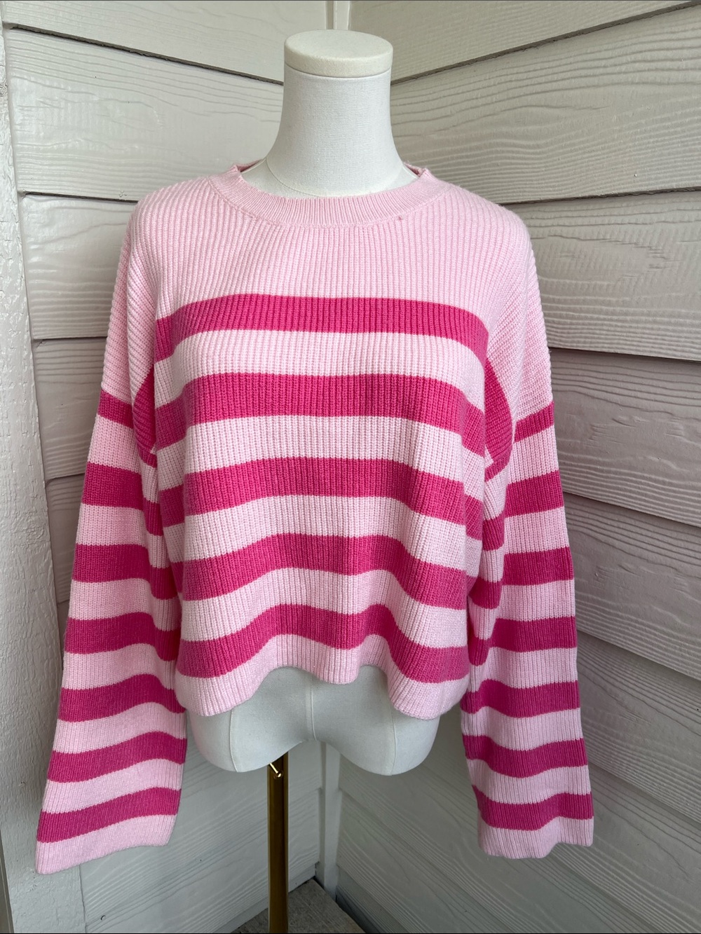 Francesca's Collections Dark & Light Pink Striped Cropped Sweater (M) Mi Ami tag